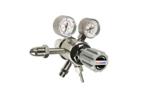 Kasweld-7010-L-SS-Metan-Paslanmaz-Cift-Kademeli-Basinc-Dusurucu_01.webp 7010_L SS Metan 7000 L SS Serisi Paslanmaz Çift Kademeli Basınç Düşürücü